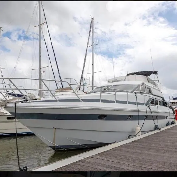 Beautiful and magnific yacht, hotel v Lisabonu