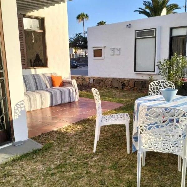 Apartamento con jardín y piscina, hotel en Playa de las Américas