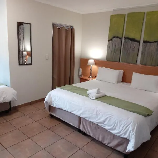 24 Onvrey Guest House, hótel í Boksburg