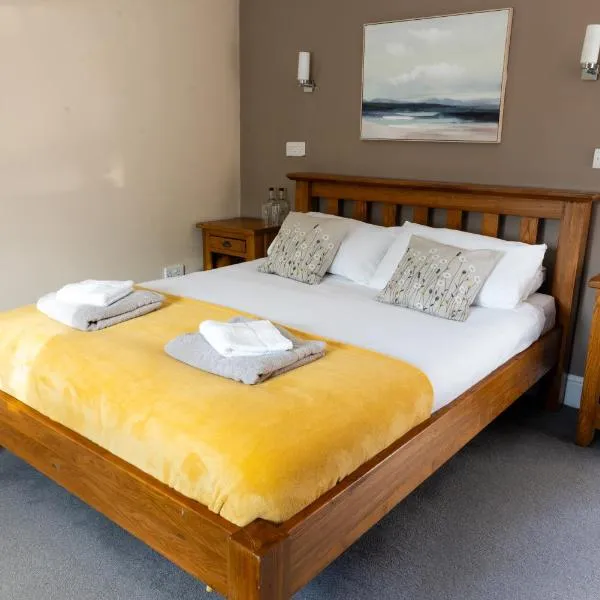 The Gate Hangs High, ξενοδοχείο σε Hook Norton