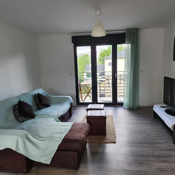 Appartement F3 élégant avec balcon à 15 mn de Paris, Stade de France, CDG, hotel v destinácii Stains