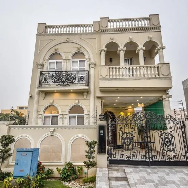 Luxury Dream Vacation Home in DHA Near Lahore Airport, hotel in Lahore