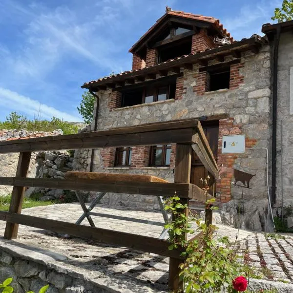 La Cabaña de Ana Juana, ξενοδοχείο σε Arenas de Cabrales