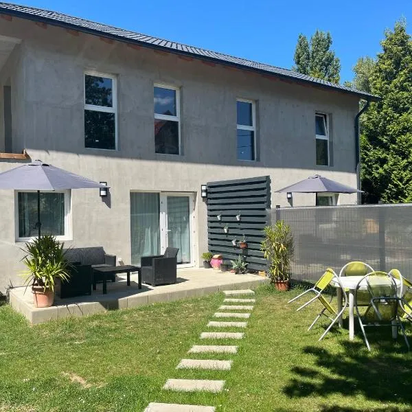 Marton Apartman, hotel v destinaci Balatonszemes