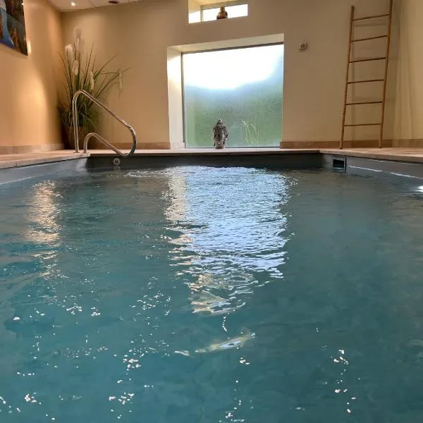 Mon Petit Paradis, Piscine Intérieure Chauffée Privative, hotel a Lournand