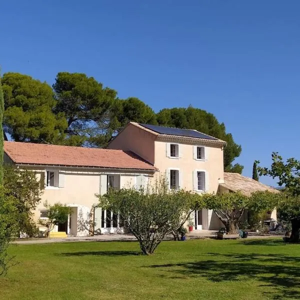 Appart T2 40 m² pleine campagne, hotel v destinaci Carpentras