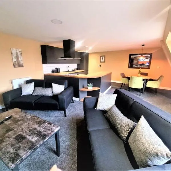 Friary House Serviced Apartments by Roomsbooked - 24Hr Reception, hotel in Gloucester