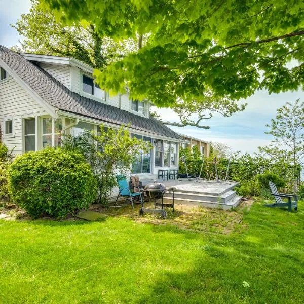 Coastal Lake Erie Cottage with Amazing Water Views!, hotel u gradu Euclid