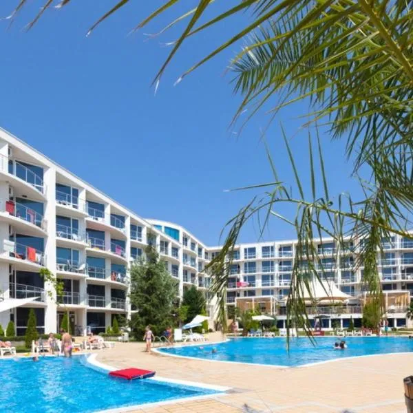 Apartment with Pool in Atlantis Resort, hotel v destinaci Burgas City