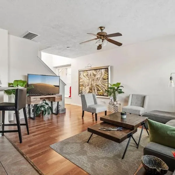 Amazing house in Woodlands fully equipped for 6, hotel v destinaci Conroe