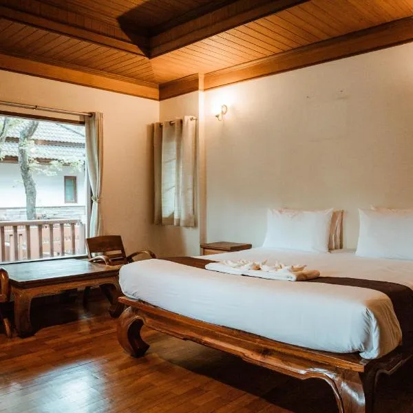 Tak Andaman Resort & Hotel โรงแรมในBan Phae