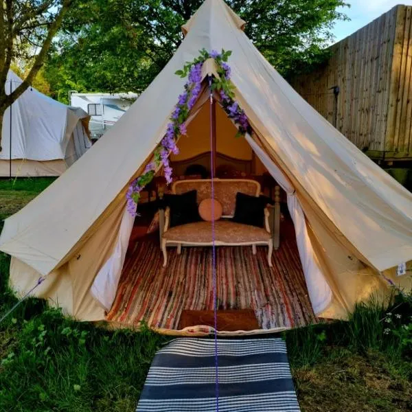 French Tent secret garden glamping, Hotel in Newark-on-Trent