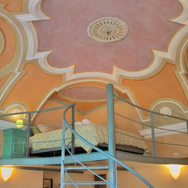 The Painter's Nest with Private Lake Garden, hotel in Cima