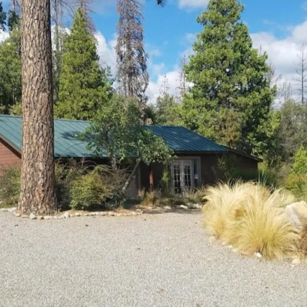 1948 Cottage with today's amenities, hotel in Bass Lake Annex