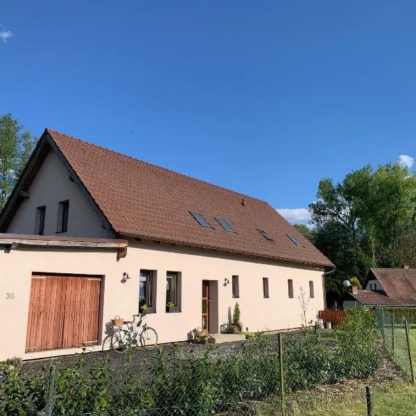 Apartment Nedamov, hotel em Dubá