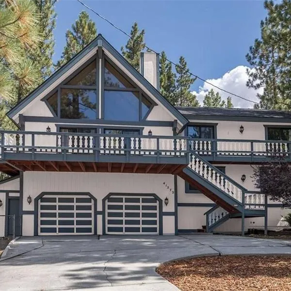 Centrally Located large 3 Bedrm/Available EV Charg, hotel v destinaci Big Bear Lake