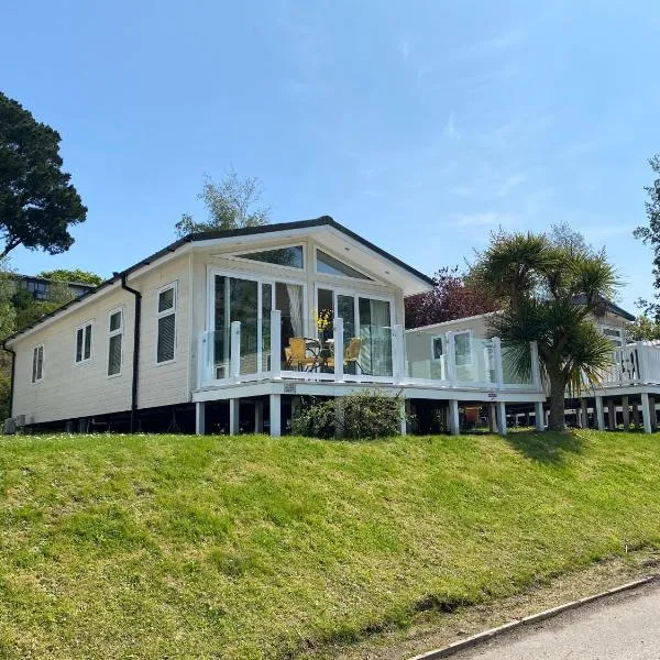 Palm lodge luxury holiday home, hotel v destinaci Lytchett Minster