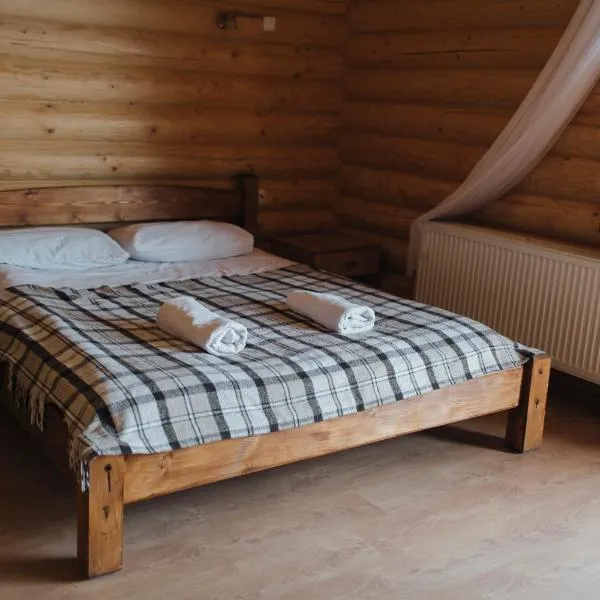 FAMILY еко номери та будинки, hotel in Yablunytsya