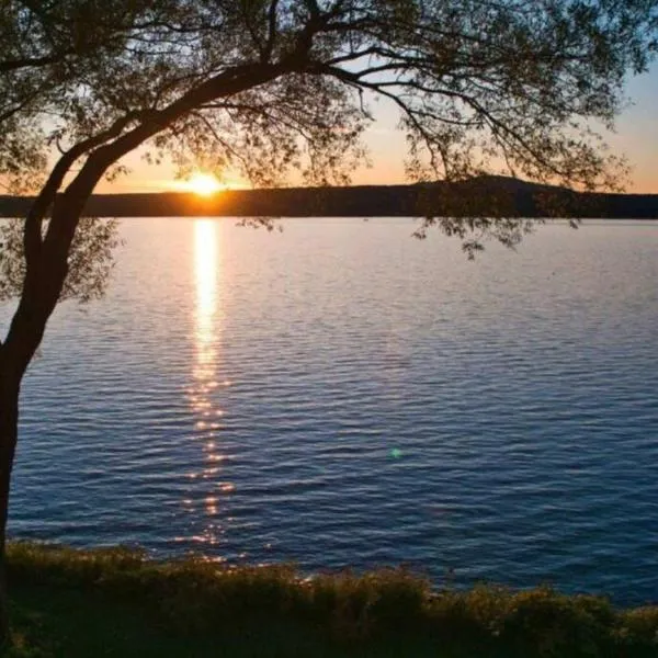 Condo du lac Memphrémagog, hotel v destinaci Magog-Orford