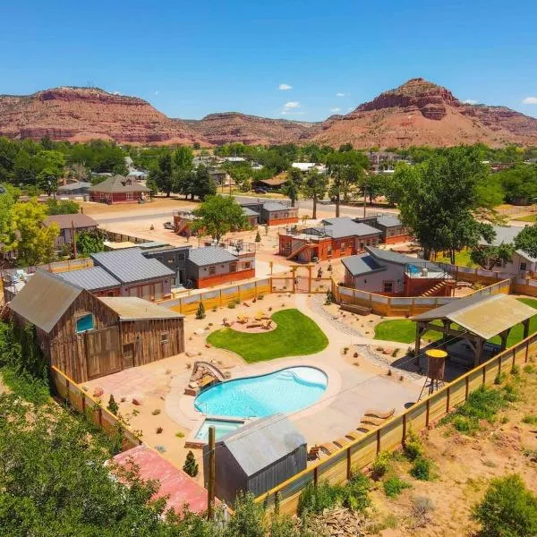 Timber & Tin D 2Bed 2Bath w Pool & Rooftop Deck, hotel v destinaci Kanab