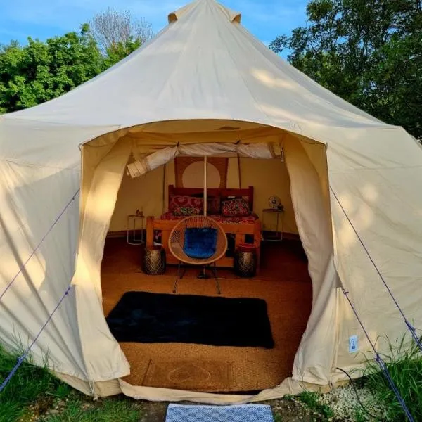 Luna Tent Secret garden Glamping, Hotel in Stubton