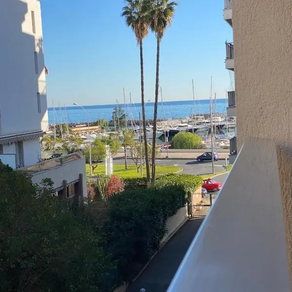 Super Menton Bord Mer, hotell i Menton