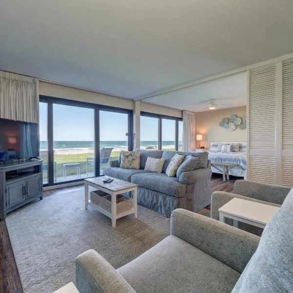 On the Beach Beachfront Condo Direct View & Access to Beach Heated Pool Island House Condominiums Unit 113, hotel v destinaci Padre Island