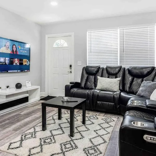 Mazor Luxury Two bedroom vacation Home, hotel in Playland Village