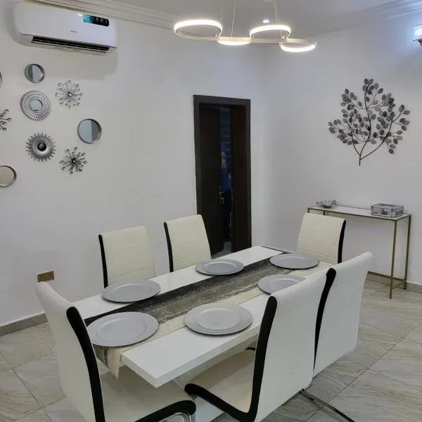Dvyne Lux Home - Off Ikeja, hotell sihtkohas Ikeja