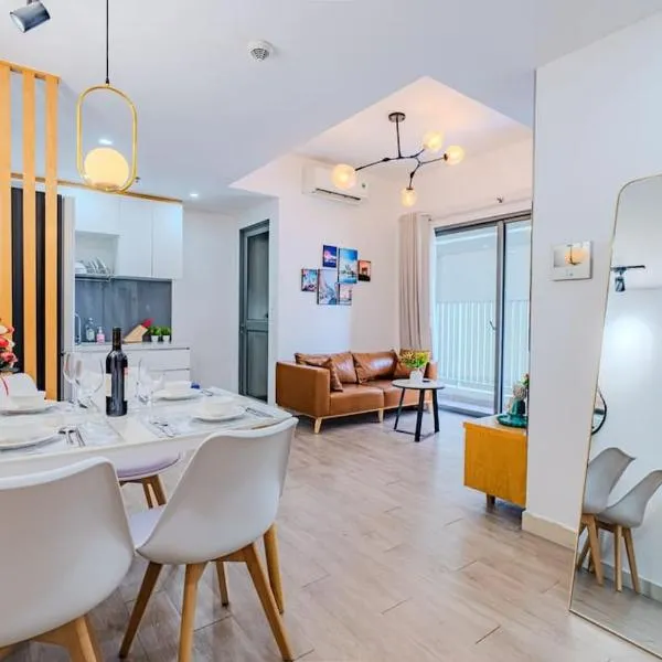 Spacious 2 Bed Rooms Condo in Masteri Thao Dien, hotel in Ho Chi Minh City