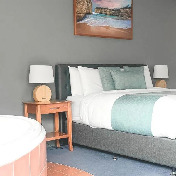 Waves Luxury Suites, hotel in Port Campbell