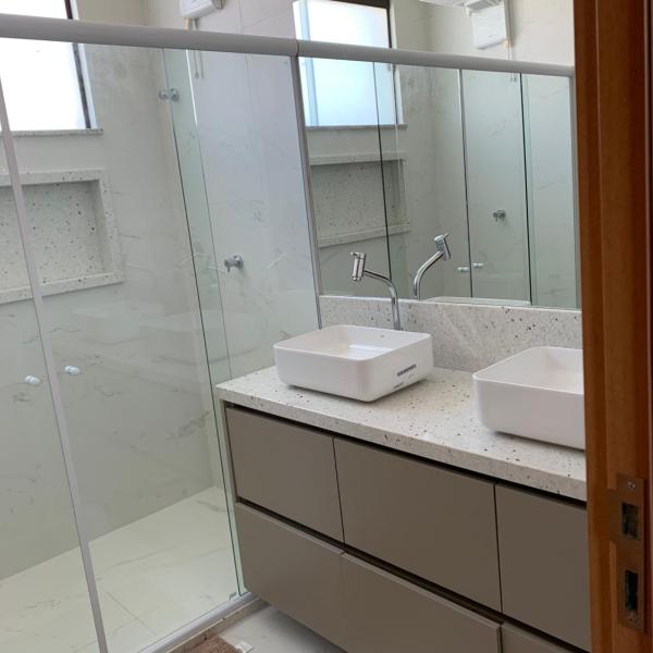 Casa 5 suites, lavabo externo, dependência completa, lavabo externo, área goumert com churrasqueir a 300 metros da praia - Foto 3