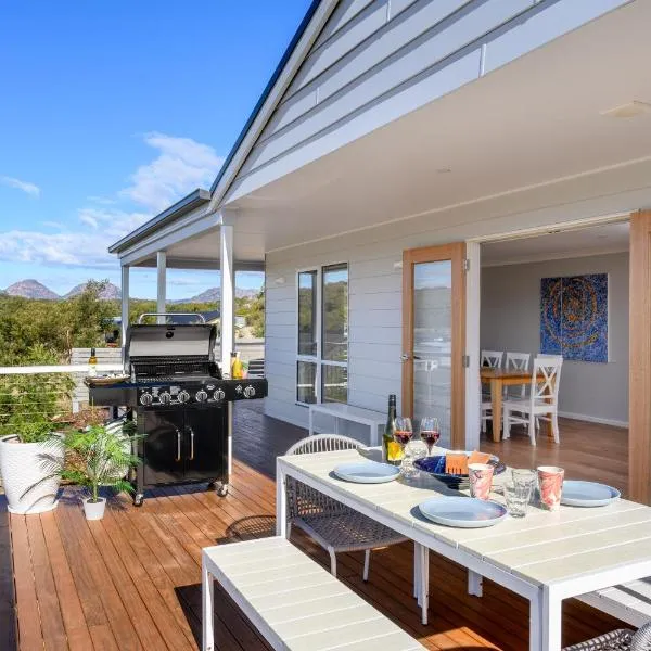 Ambience, a stunning holiday retreat!, hotel in Coles Bay