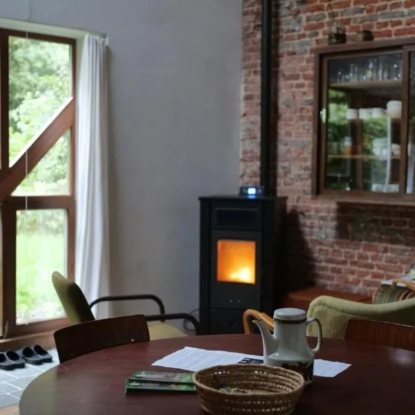Het Bosnest, een vakantiewoning aan het Hallerbos, hotel Halléban