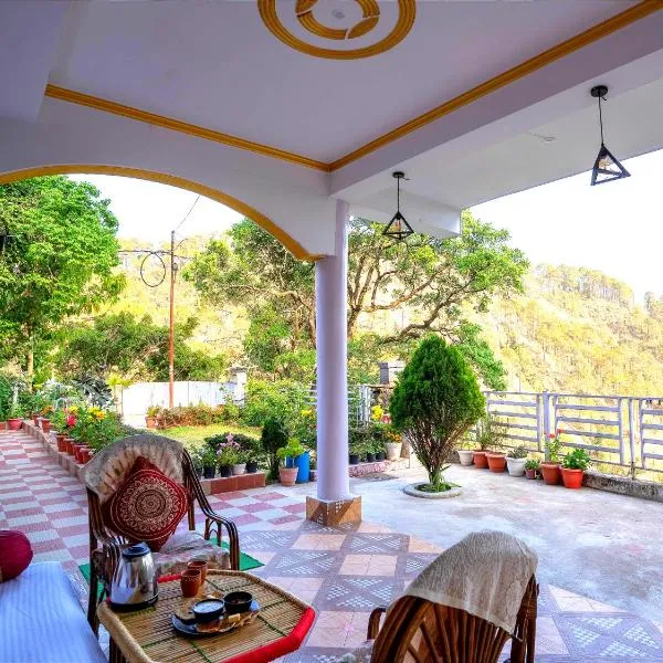 Nature's Vibe Homestay Nainital Near Kainchi Dham, hotel in Nainital