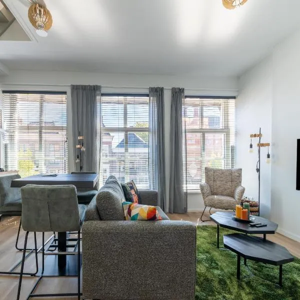 Modern appartement hartje Sneek, hotel in Sneek