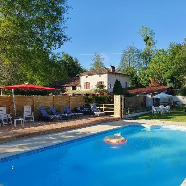 Luxury Safari Tents at Moulin Du Pommier Glamping & Camping, готель у місті Saulgond