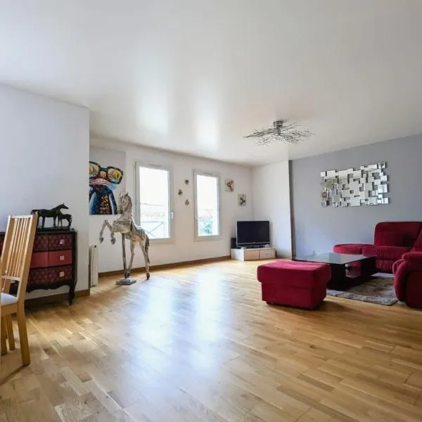 Duplex T2 Bords de Seine, hotel in Meulan