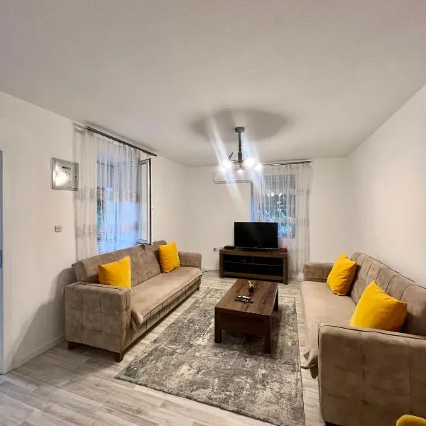 July Apartment, hotel in Peje