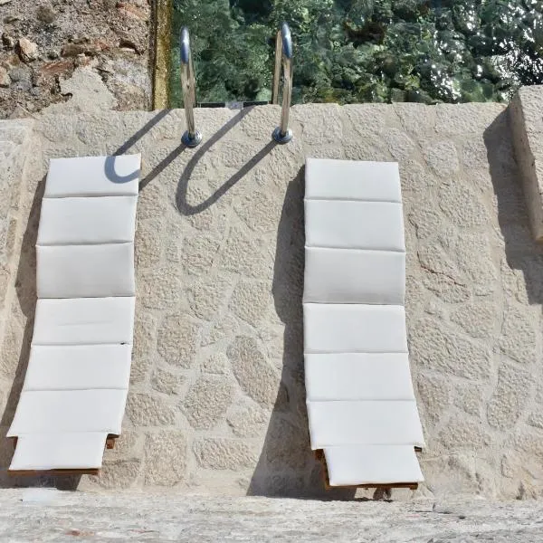 SALT RETREAT - Seafront Villa, hotel v destinaci Halki