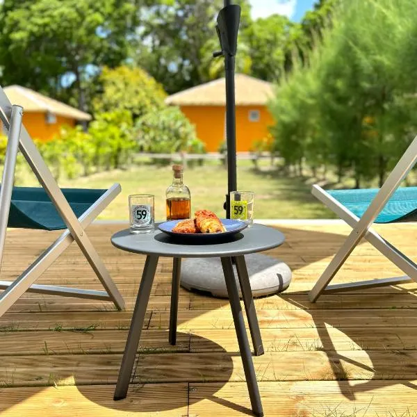 Bungalow La Kawannaise - Piscine, Terrasse, Plage, hotel v destinaci Grand-Bourg