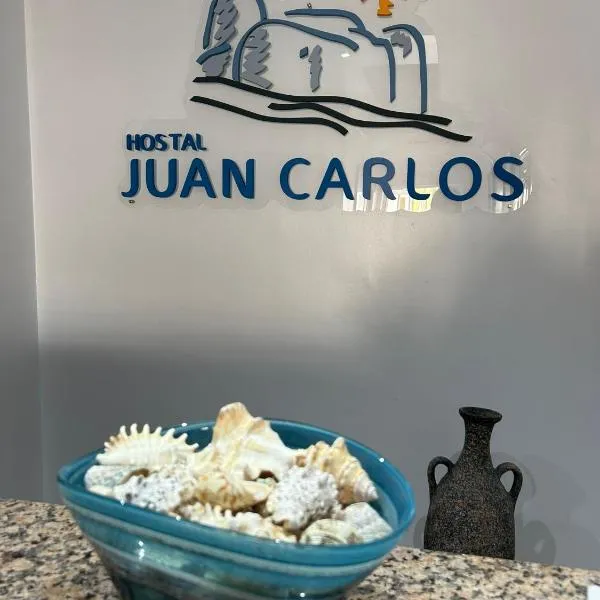Hostal Juan Carlos، فندق في كاربونيراس