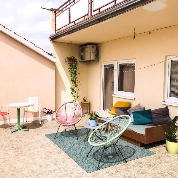 Lukenda Rooms - Cozy Double Rooms with Shared Kitchen & Terrace, Hotel in Pakoštane