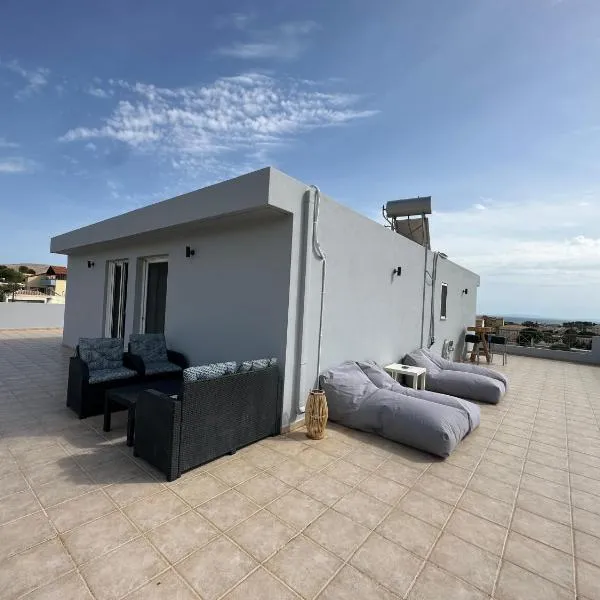 Lagonisi Penthouse, hotel in Kalívia Thorikoú