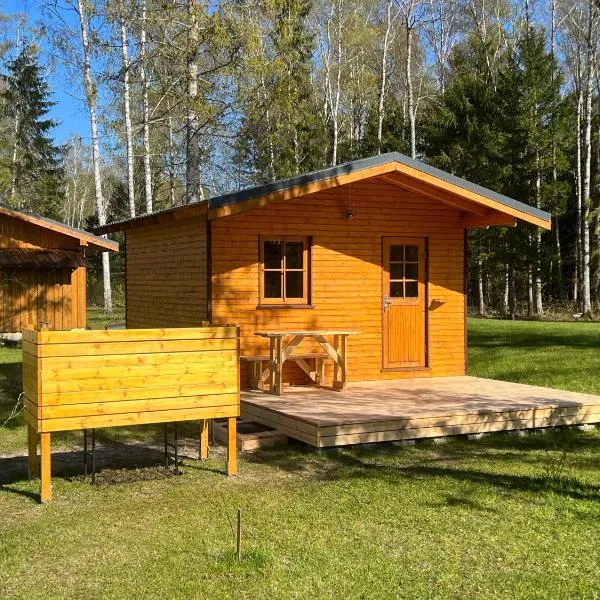 Marika Puhkeküla - Metsanurga Öömaja, hotel in Nõva