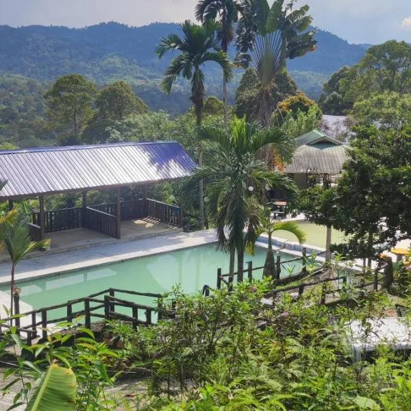 Panorama at DPuncakLui Chalet, hotel a Hulu Langat
