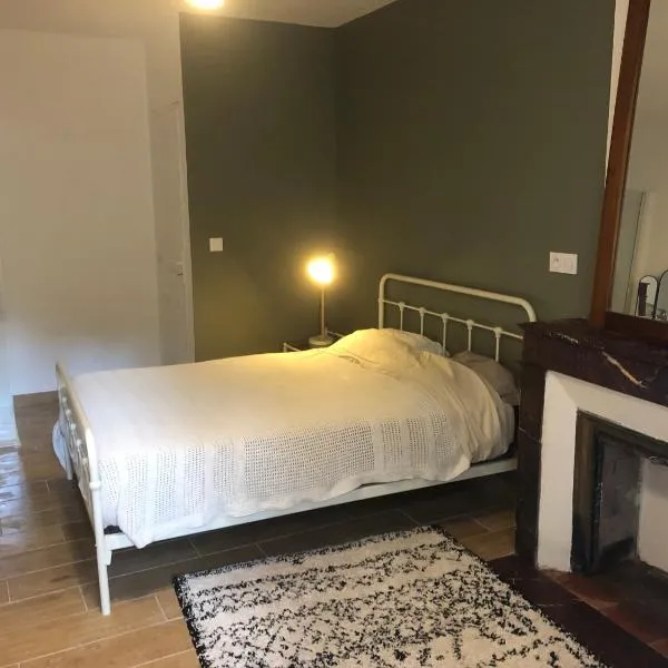 Chambre d’hôtes, ξενοδοχείο σε La Brousse