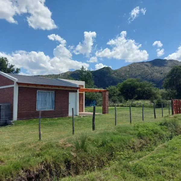 somos "EL FIN DEL AFAN" 2, casa con vistas a las sierras, hotel en Potrero de los Funes