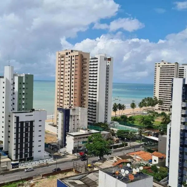 Praia de Piedade. Próximo ao mar. Vista lateral do mar.