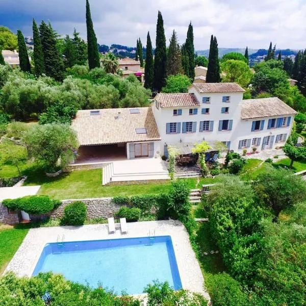 Olive tree garden villa with heated swimming pool and jacuzzi, hotel in Grasse